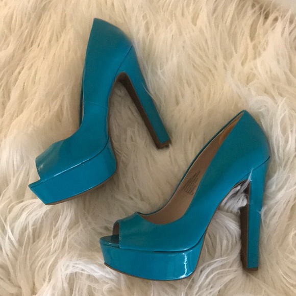 Blue Heels - Picture 2 of 3